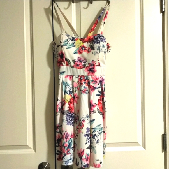 ✨SALE: 2 for 50% off!✨ XS Flower Print Summer Dress - Picture 2 of 5